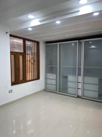 Room in 3 BHK Independent House at RWA Apartments Sector 52, Sector 52 – for Rent