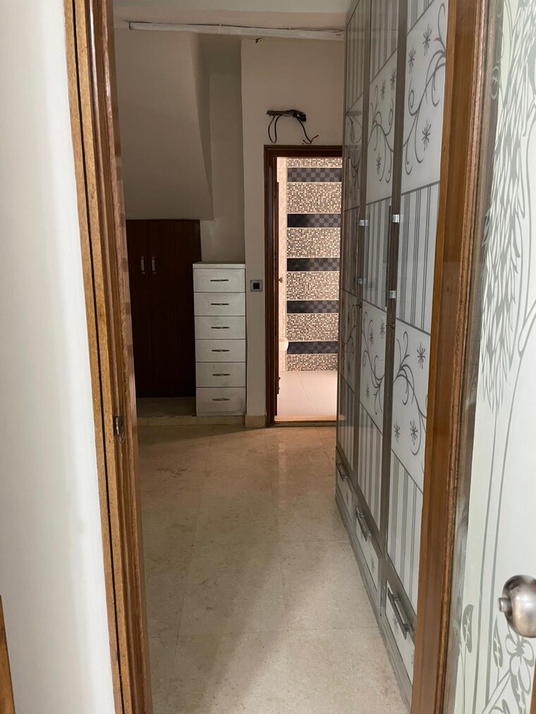 Balcony, rwa-apartments-sector-52 3 Bedroom 250 Sq.Mt. Independent House In Sector 52 Noida 9112366