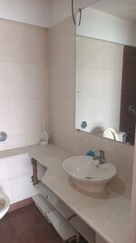 2 BHK 800 Sq.Ft. Apartment in Inez Tower Chs 