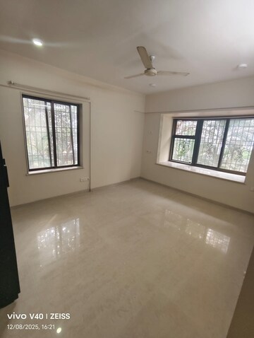 Room in 2 BHK Apartment at K Raheja Vihar, Powai – for Sale