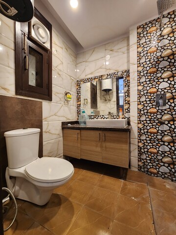 Furnished Amenities in 3 BHK Builder Floor at Chattarpur – for Rent