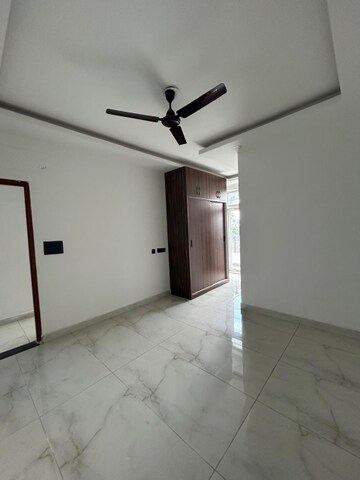 Room in 4 BHK Apartment at JKG Palm Residency, Clement Town – for Sale