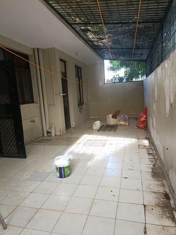 Building Lobby in 3 BHK Builder Floor at Sector 52 – for Rent
