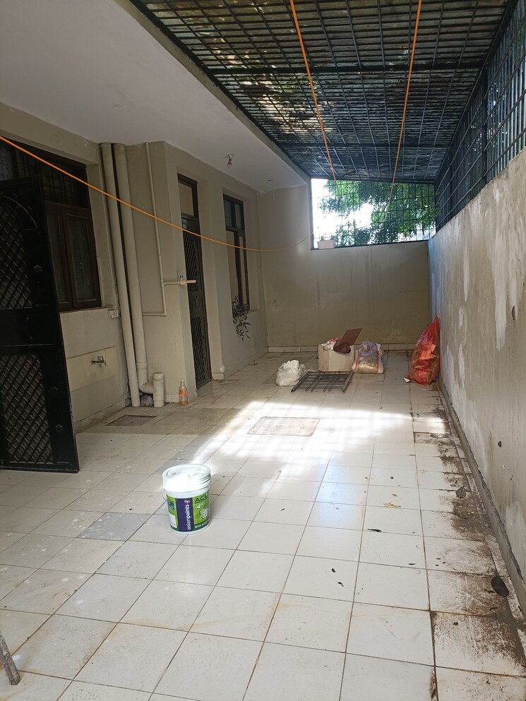 undefined, sector 52 3 Bedroom 1350 Sq.Ft. Builder Floor In Sector 52 Gurgaon 9112450