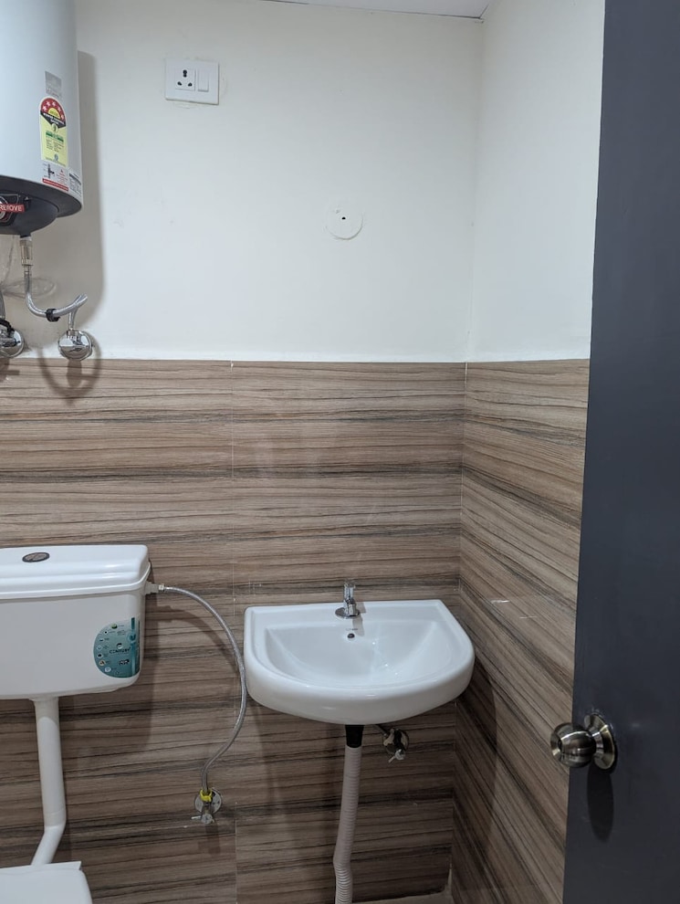 Bathroom, pivotal-paradise 2 Bedroom 686 Sq.Ft. Apartment In Sector 62 Gurgaon 9112496