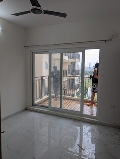 2 BHK Apartment For Sale in Pivotal Paradise