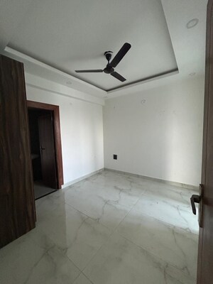 Room in 3 BHK Apartment at Turner Road – for Sale