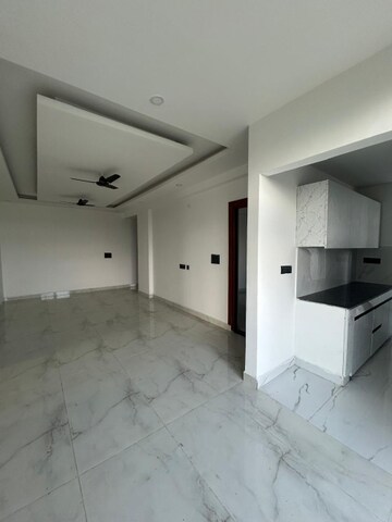 Room in 3 BHK Apartment at Turner Road – for Sale
