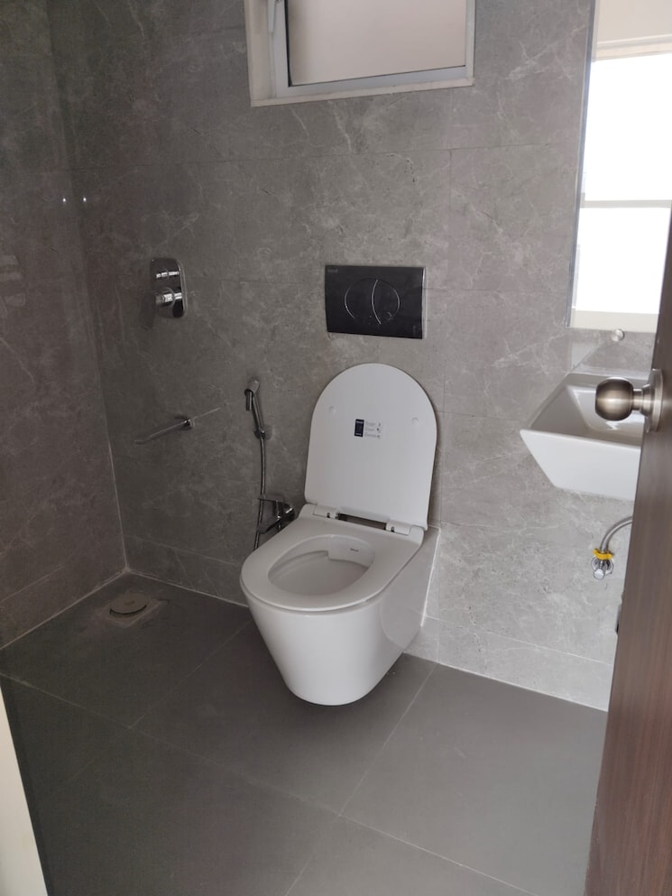 Bathroom, dimples-73-east 2 Bedroom 818 Sq.Ft. Apartment In Kandivali West Mumbai 9112484