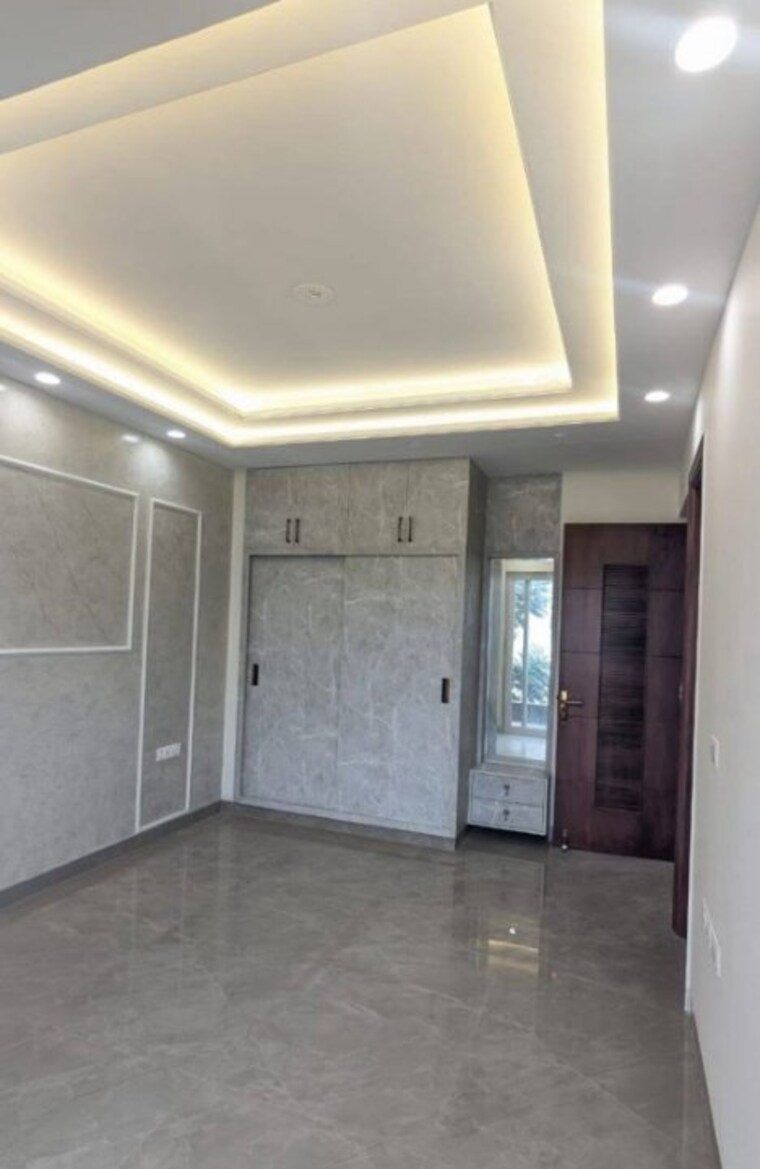 Room, neharpar 4 Bedroom 2400 Sq.Ft. Builder Floor In Neharpar Faridabad 9112113