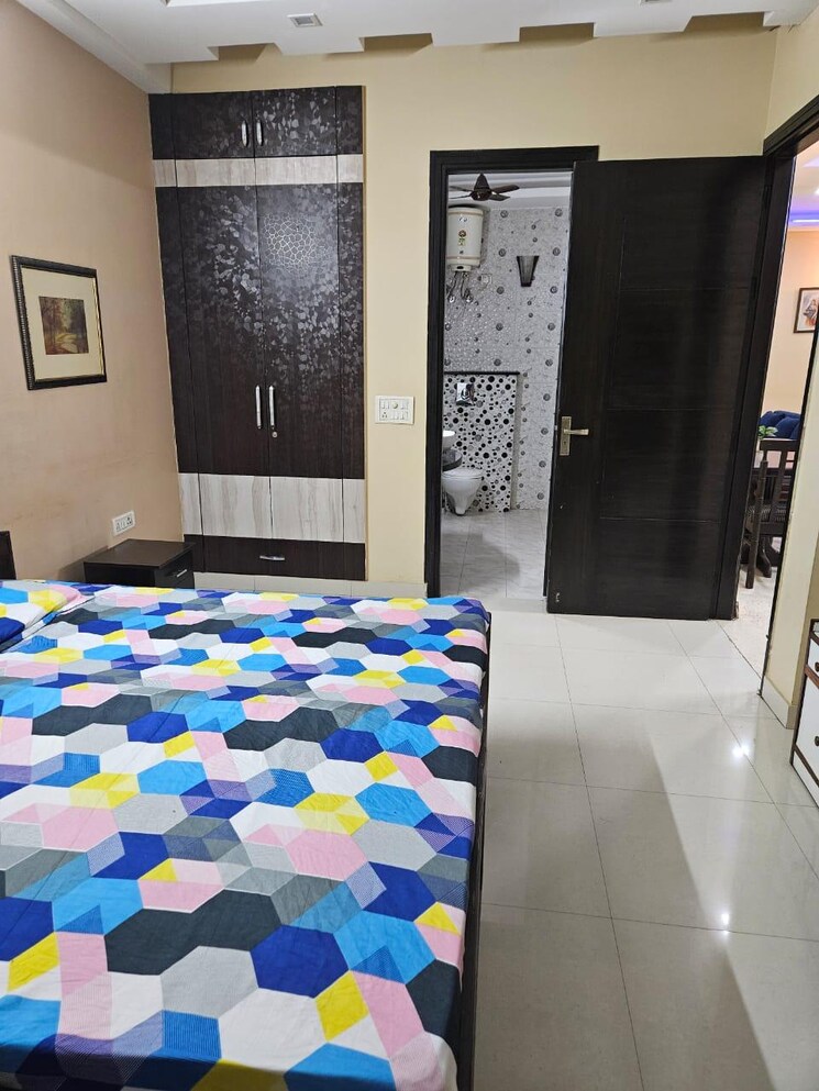 Bedroom, sector 56 2 Bedroom 250 Sq.Yd. Builder Floor In Sector 56 Gurgaon 9112580