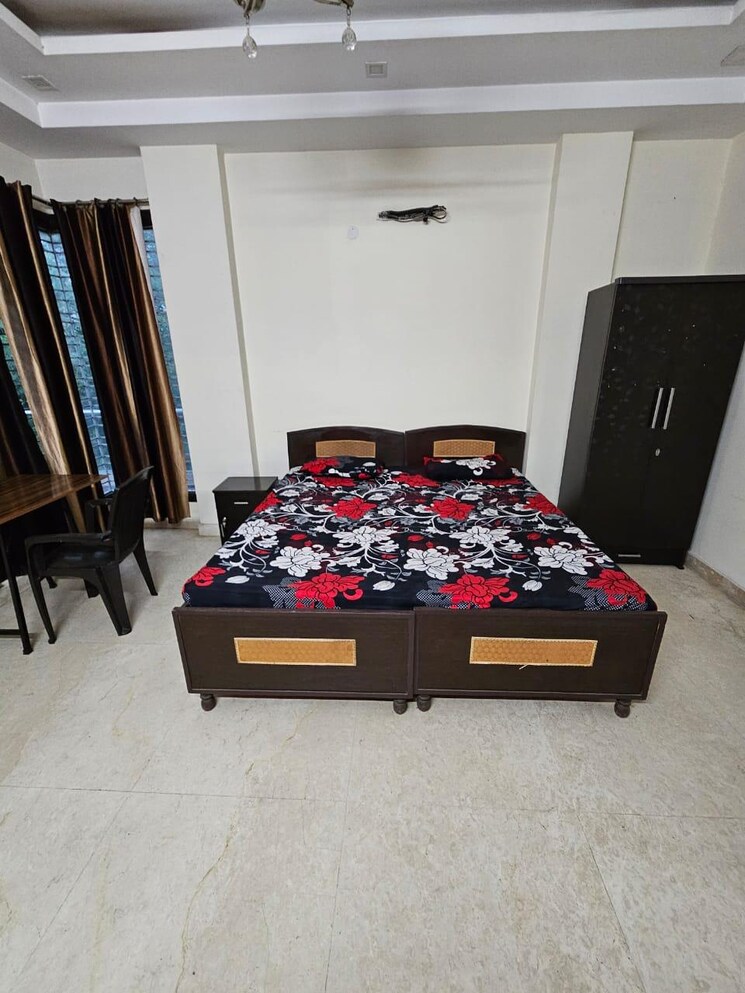 Bedroom, sector 56 2 Bedroom 250 Sq.Yd. Builder Floor In Sector 56 Gurgaon 9112580