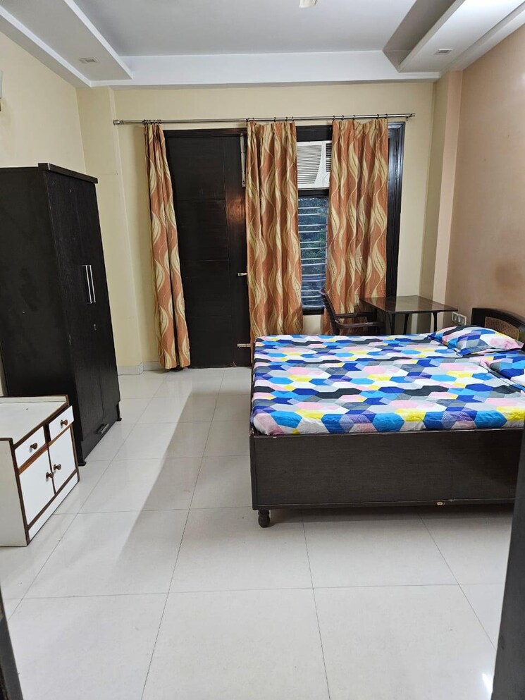 Bedroom, sector 56 2 Bedroom 250 Sq.Yd. Builder Floor In Sector 56 Gurgaon 9112580