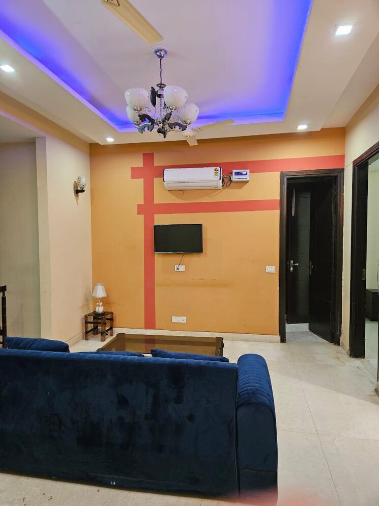 Bedroom, sector 56 2 Bedroom 250 Sq.Yd. Builder Floor In Sector 56 Gurgaon 9112580