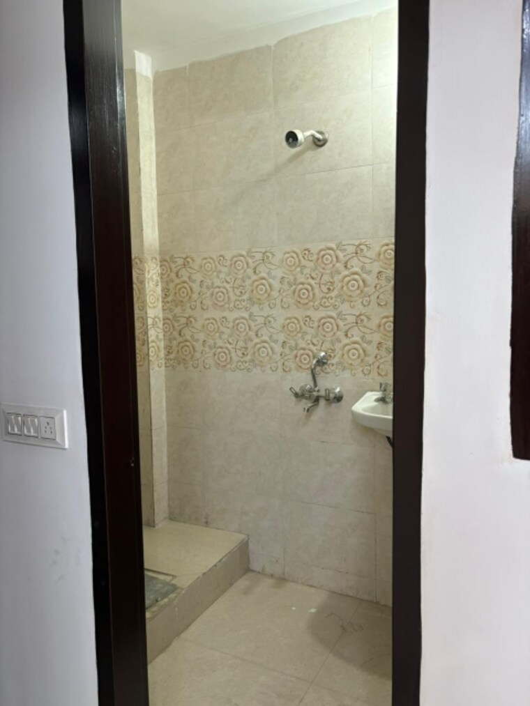 Bathroom, rattan-apartment 3 Bedroom 950 Sq.Ft. Builder Floor In Khanpur Delhi 9112593