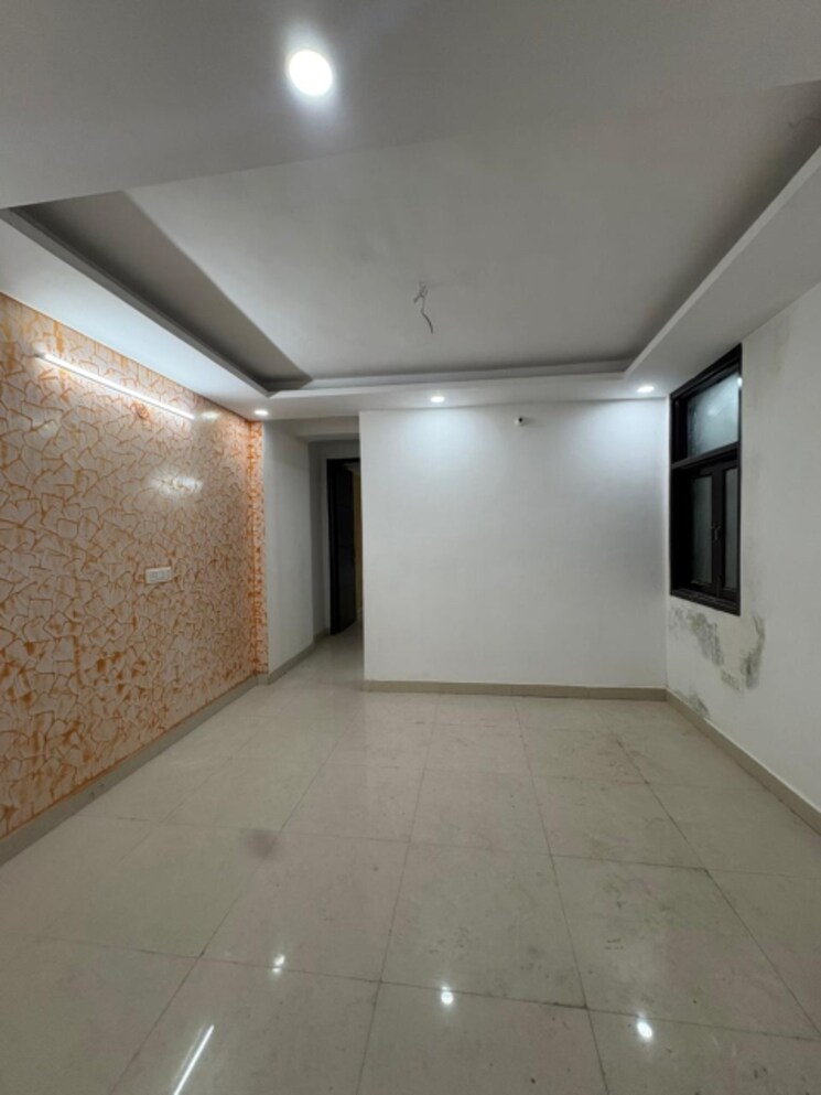 Room, rattan-apartment 3 Bedroom 950 Sq.Ft. Builder Floor In Khanpur Delhi 9112593
