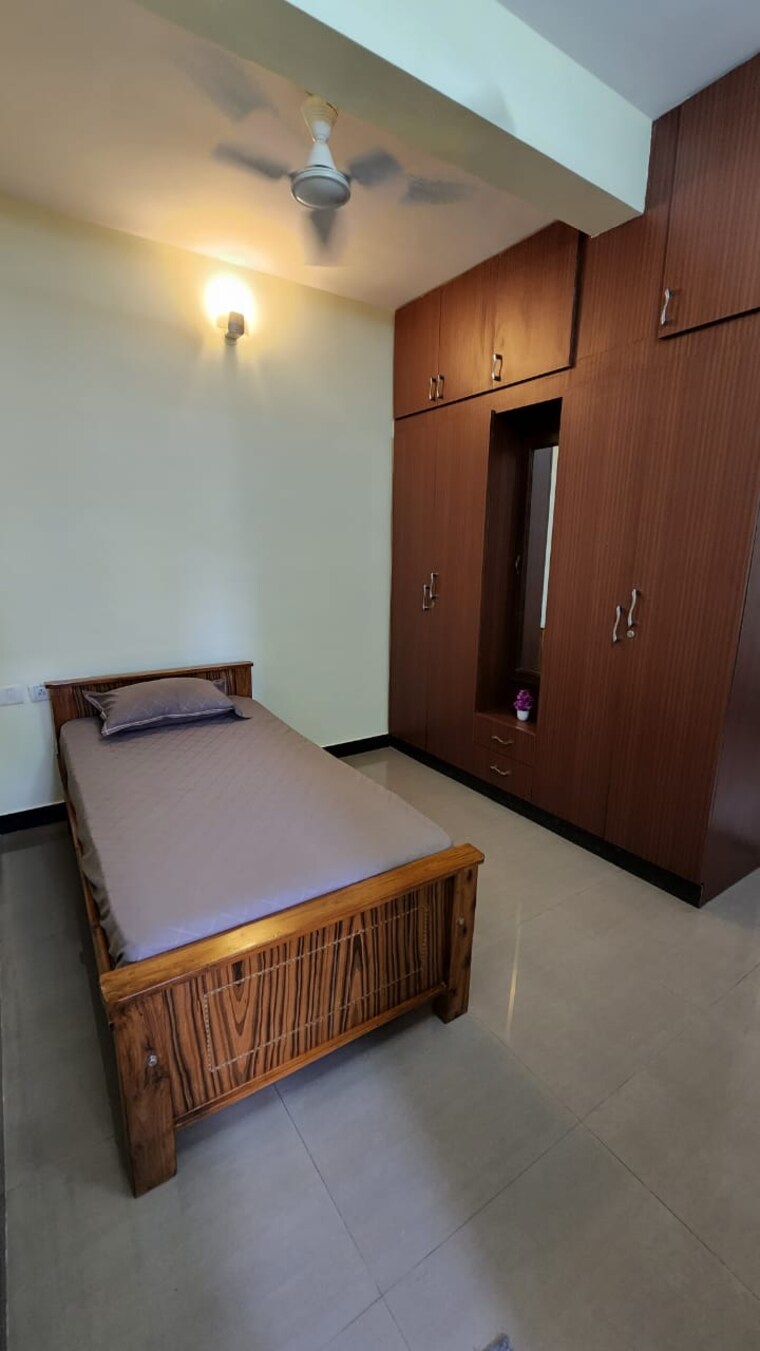 Room, nirman vihar 3 Bedroom 180 Sq.Yd. Builder Floor In Nirman Vihar Delhi 9112649