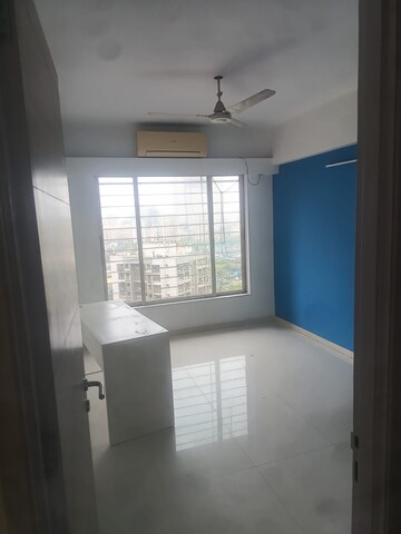 Room in 2 BHK Apartment at Group Seven Rushi Heights, Goregaon East – for Rent