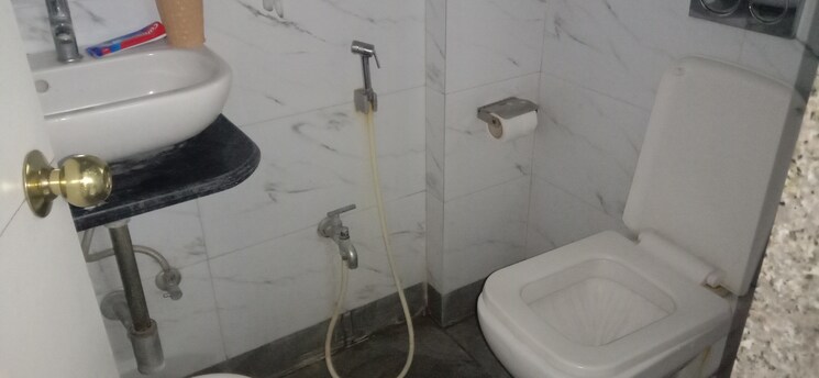 Bathroom, riddhi-gardens-chs 2 Bedroom 600 Sq.Ft. Apartment In Malad East Mumbai 9112696