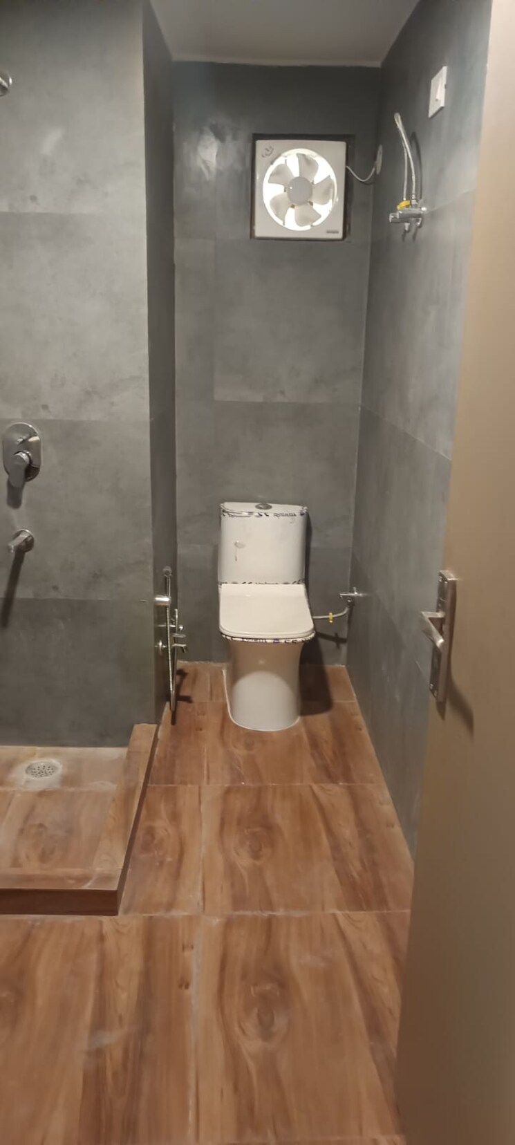 Bathroom, south delhi 3 Bedroom 1500 Sq.Ft. Apartment In South Delhi Delhi 9112678