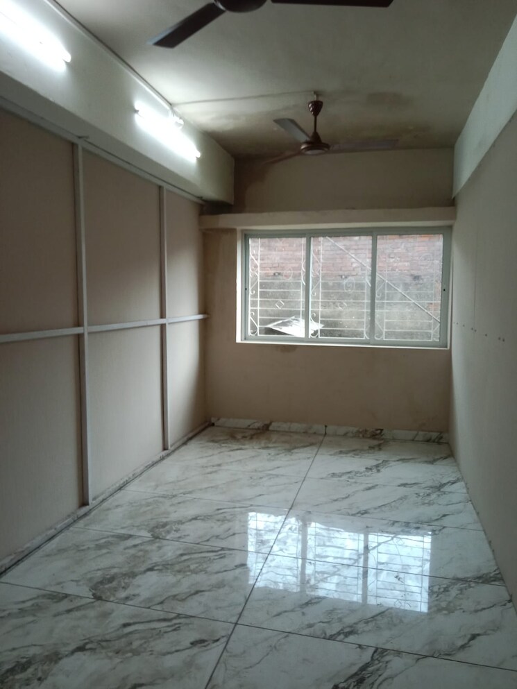 Room, jambli naka Commercial Showroom 4000 Sq.Ft. In Jambli Naka Thane 9112749