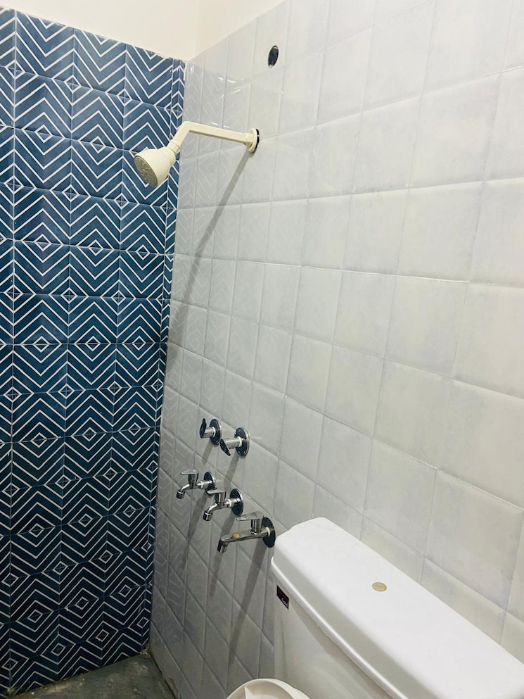 Bathroom, arun-vihar-sector-37 3 Bedroom 1600 Sq.Ft. Apartment In Sector 37 Noida 9112755