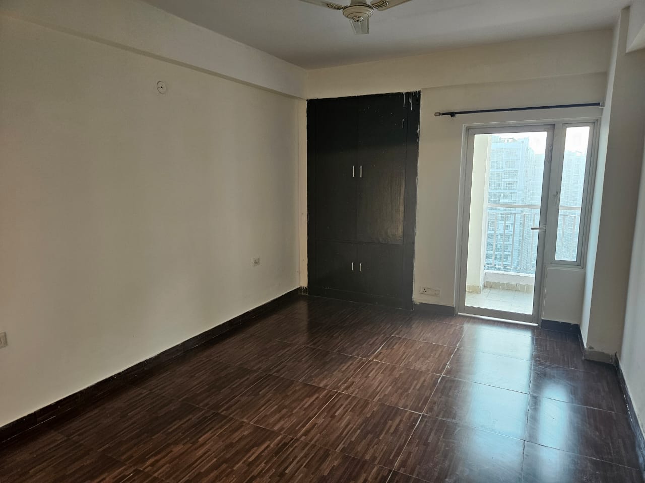 3.5 BHK + Extra Room Apartment For Sale in Gaurs Cascades