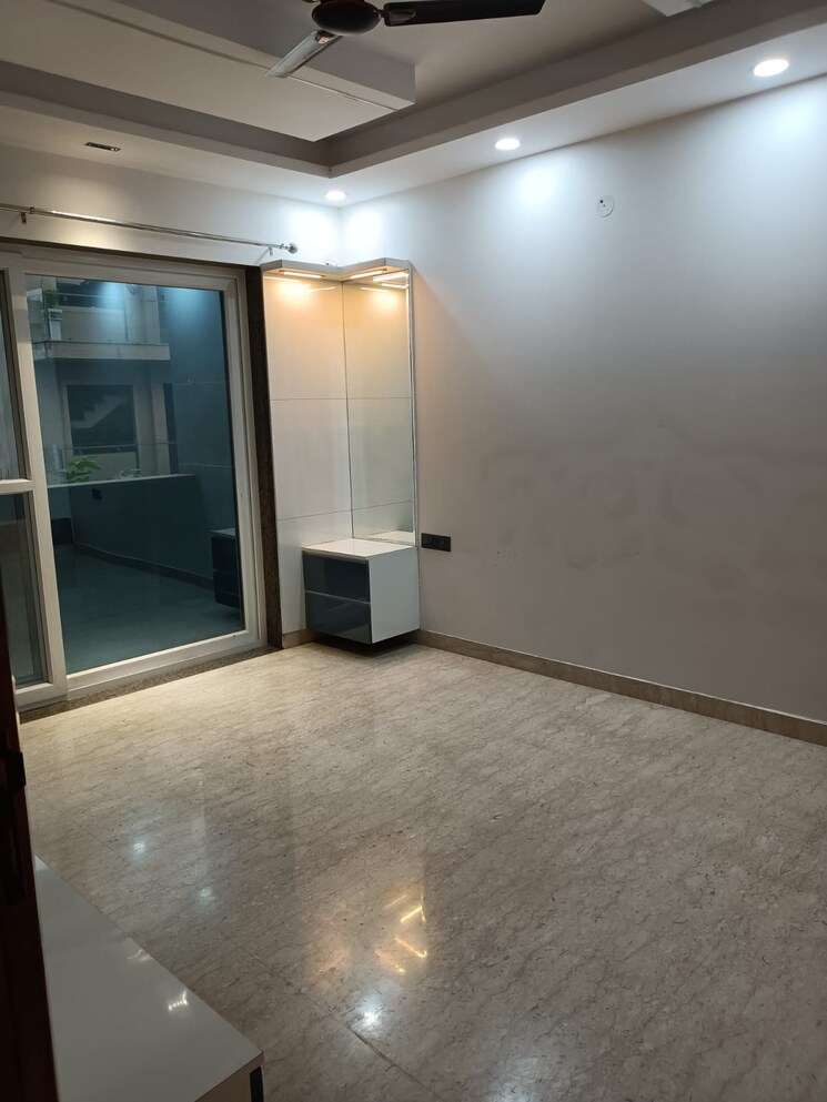 Room, preet vihar 3 Bedroom 1300 Sq.Ft. Builder Floor In Preet Vihar Delhi 9112756