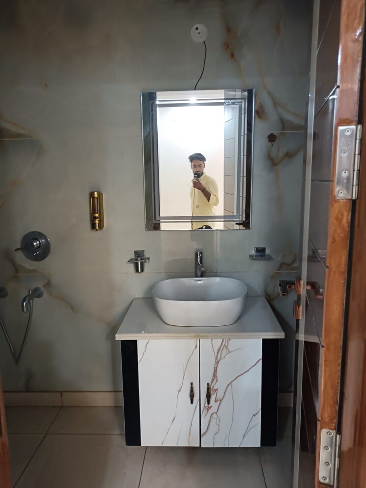 Bathroom, preet vihar 3 Bedroom 1300 Sq.Ft. Builder Floor In Preet Vihar Delhi 9112756