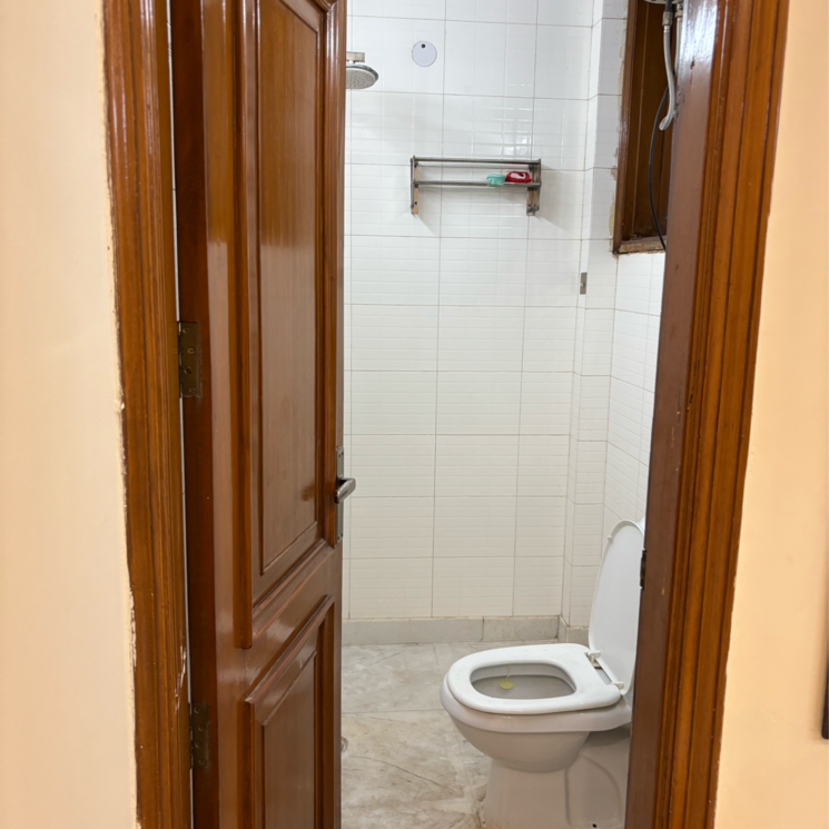 Attached Bathroom, dayanand colony 2 Bedroom 100 Sq.Yd. Apartment In Dayanand Colony Delhi 9112800