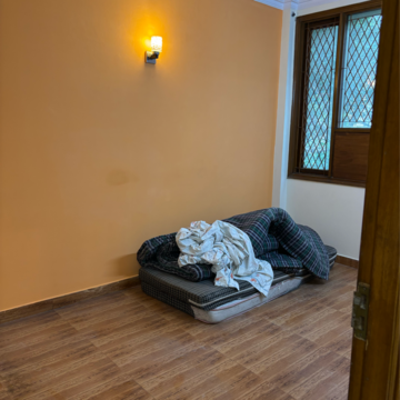 Room in 2 BHK Apartment at Dayanand Colony – for Rent