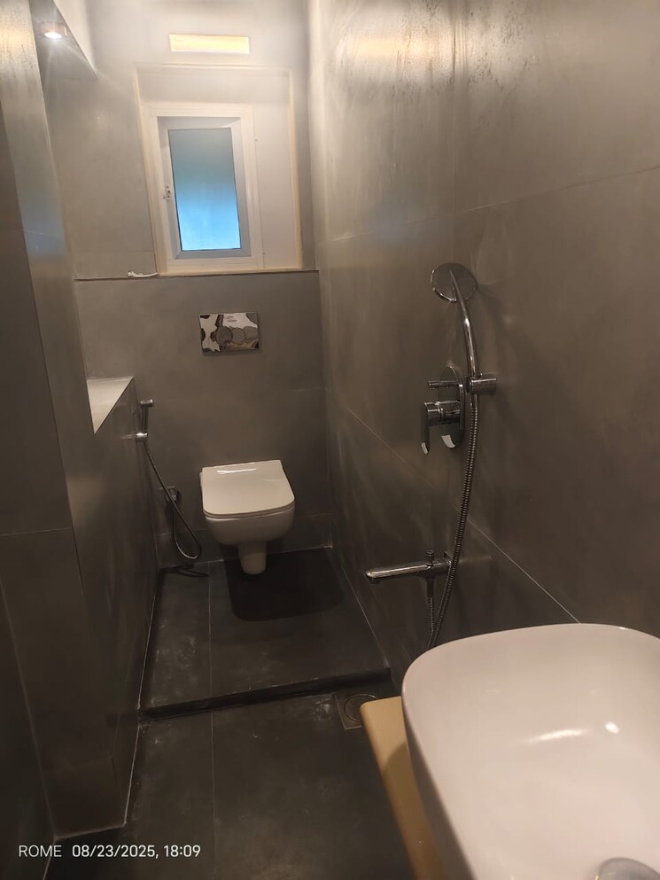 Bathroom, bandra west 2 Bedroom 750 Sq.Ft. Apartment In Bandra West Mumbai 9112774