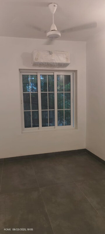 Room in 2 BHK Apartment at Bandra West – for Rent