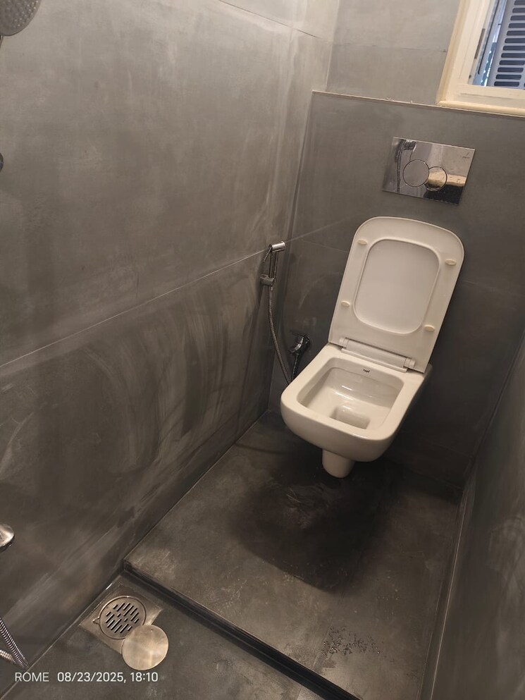 Bathroom, bandra west 2 Bedroom 750 Sq.Ft. Apartment In Bandra West Mumbai 9112774