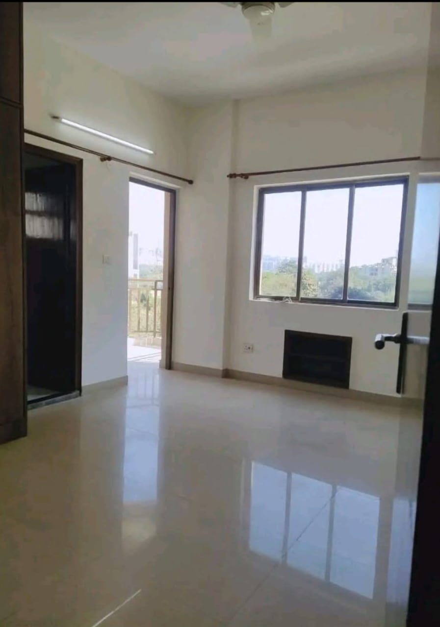 3 BHK + Servant Room Apartment For Rent in Ardee City Palm Grove Heights