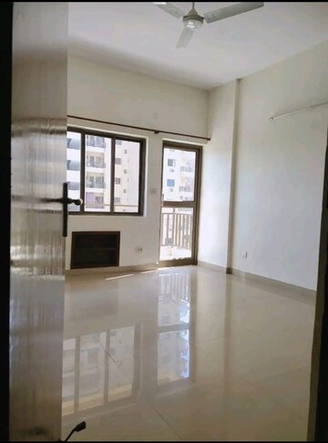Room in 3 BHK Apartment at Ardee City Palm Grove Heights, Sector 52 – for Rent