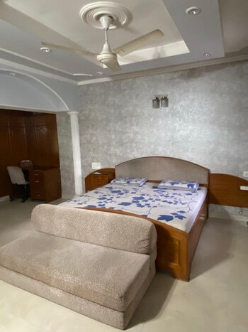 3 BHK Flat for Sale in Vasant Vihar, Delhi