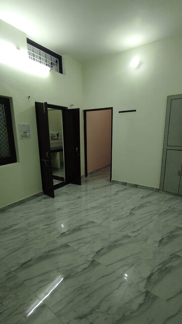 Room in 2 BHK Independent House at Alambagh – for Rent