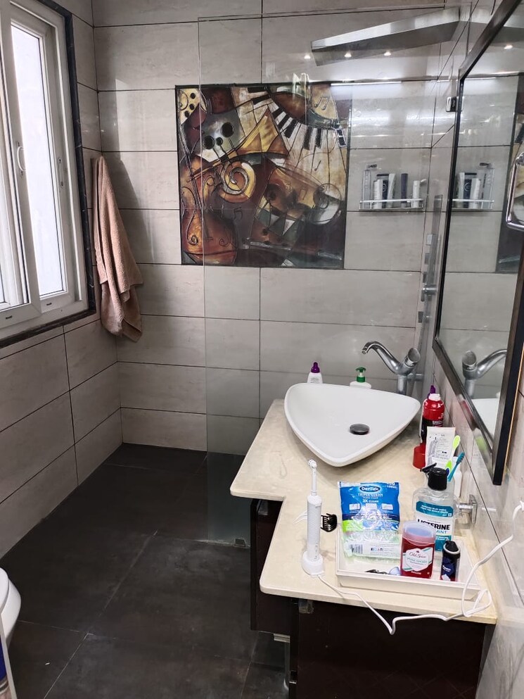 Attached Bathroom, veera-safdarjung-enclave 4 Bedroom 2700 Sq.Ft. Apartment In Safdarjung Enclave Delhi 9112861