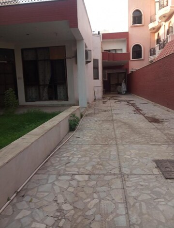 1 RK Independent House For Rent in Sector 30