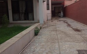 1 RK Independent House For Rent in Sector 30