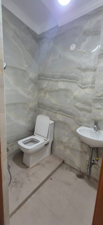 Bathroom in 3 BHK Apartment at Palm Residency Chhatarpur, Chattarpur – for Rent