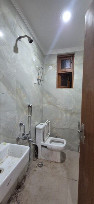 Bathroom in 3 BHK Apartment at Palm Residency Chhatarpur, Chattarpur – for Rent