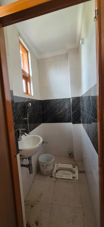 Bathroom in 3 BHK Apartment at Palm Residency Chhatarpur, Chattarpur – for Rent