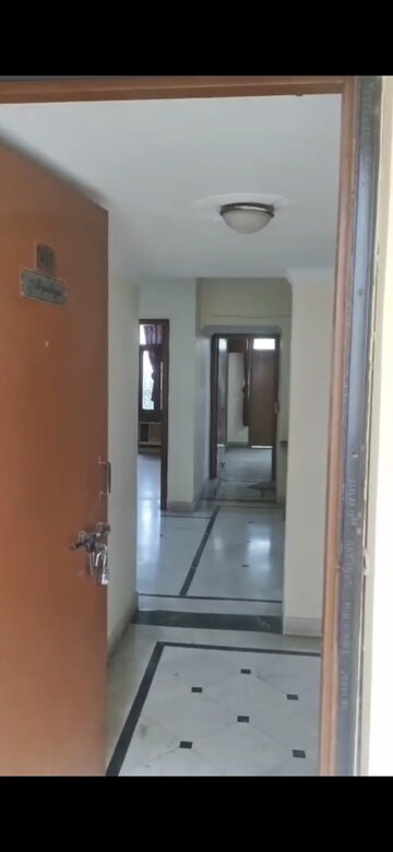 Room in 3 BHK Apartment at Ayachi Apartments, Sector 45 – for Rent