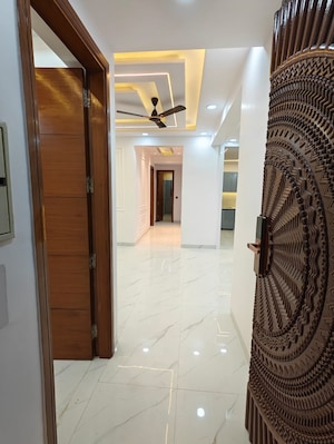 Room in 4 BHK Apartment at Sector 18 Dwarka – for Sale