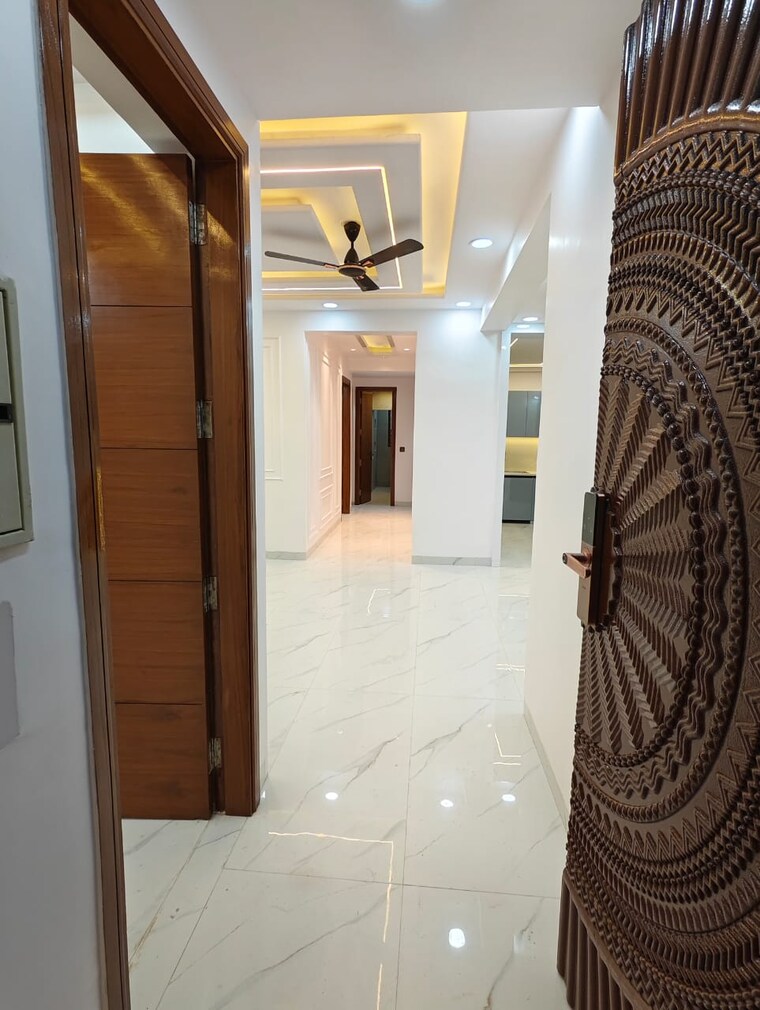 Room, sector 18 dwarka 4 Bedroom 2400 Sq.Ft. Apartment In Sector 18 Dwarka Delhi 9112968