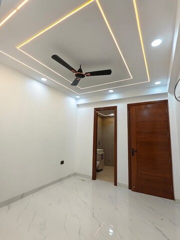 Room in 4 BHK Apartment at Sector 18 Dwarka – for Sale