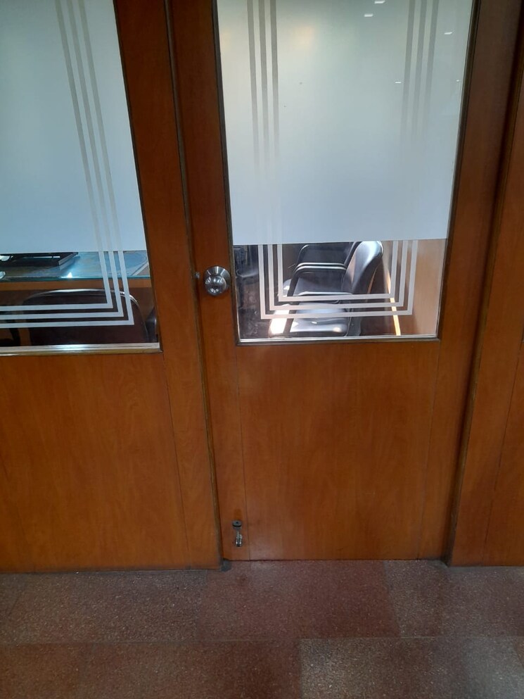 Room, janki-centre Commercial Office Space 3000 Sq.Ft. In Andheri West Mumbai 9112963