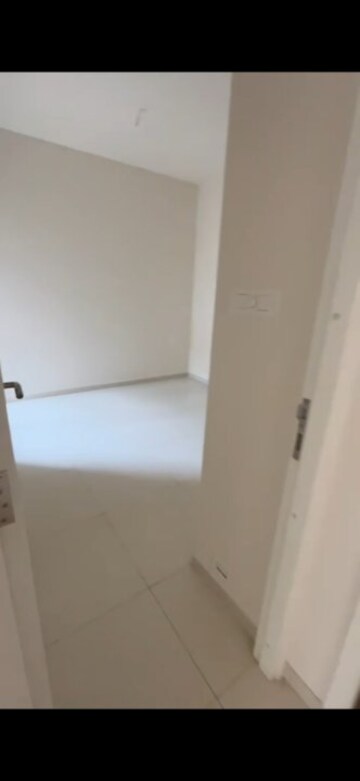 Room in 2 BHK Apartment at Godrej Green Vistas, Mahalunge – for Rent